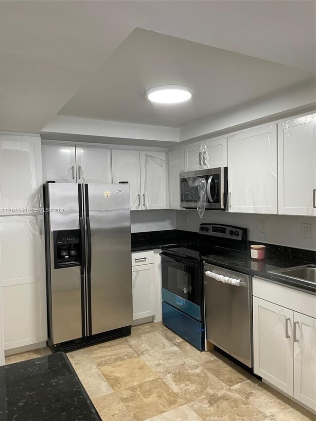 Building Photo - 3731 N Country Club Dr