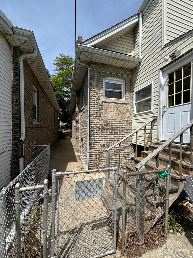 Building Photo - 3407 Cuyler Ave