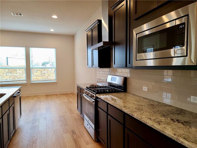 Building Photo - 1265 Summerbrooke Cir