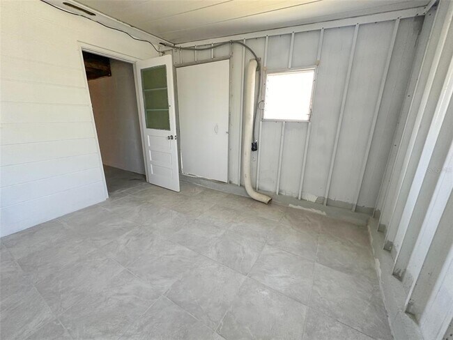 Building Photo - 3607 Cambridge St