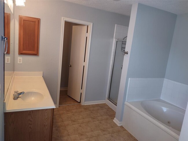 Building Photo - 3403 Legends Garden Dr
