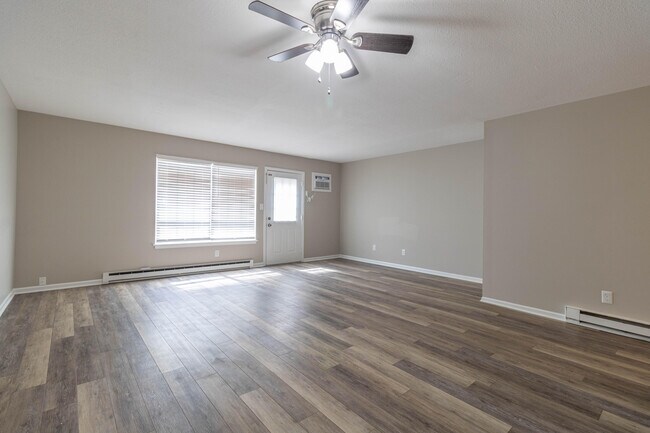 Building Photo - 1655 W Amos Dr