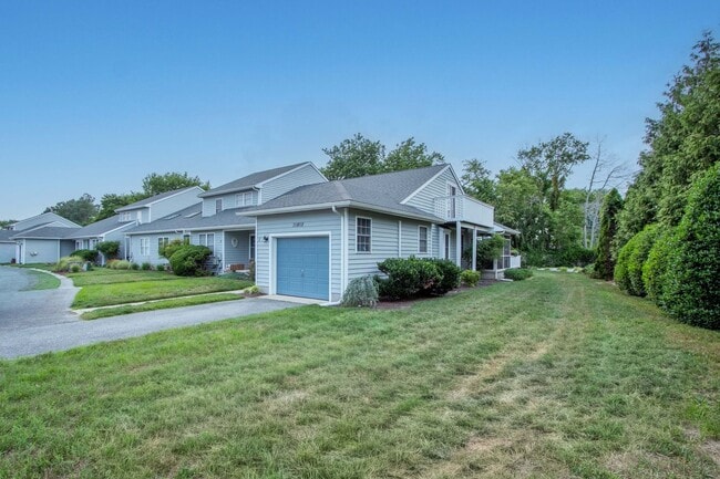 Building Photo - For Rent – Beautifully Updated Townhome in Gull Point a Waterfront Community