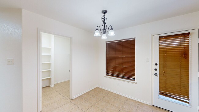 Building Photo - PRICE IMPROVEMENT IN WHITE ROCK $1,995!!!!