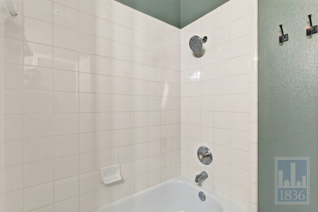 Building Photo - 4011 Travis Country Cir