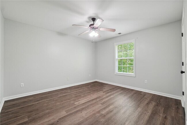 Building Photo - 425 Hearthstone Way