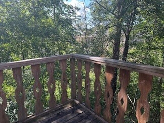 Building Photo - Spacious 2 bed, 1 bath