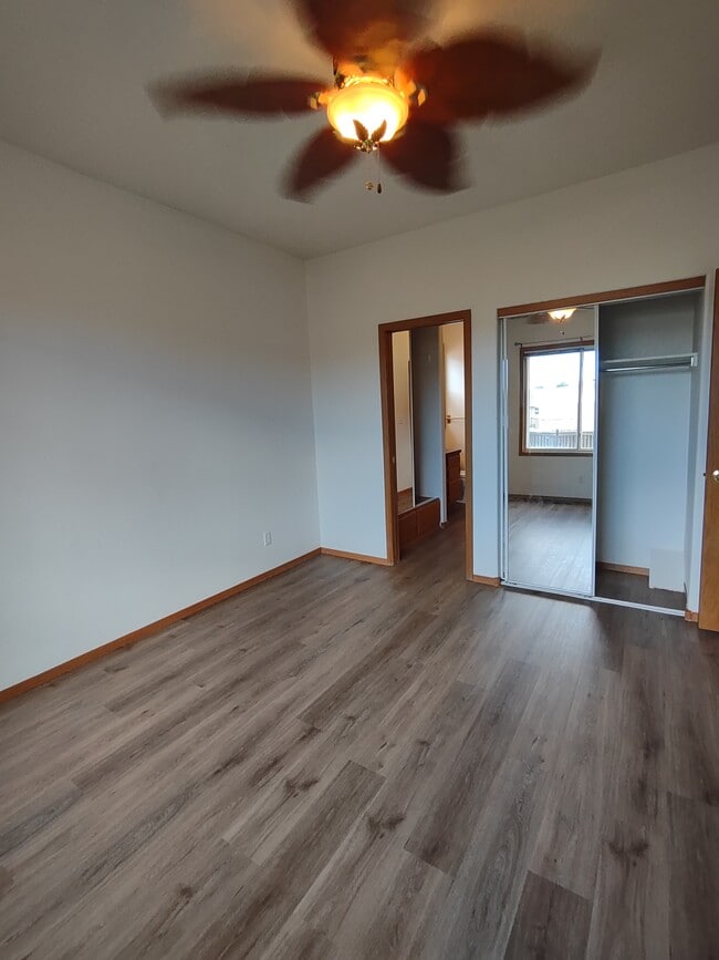 Building Photo - 2544 Begonia Ct