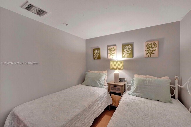 Building Photo - 9499 Collins Ave