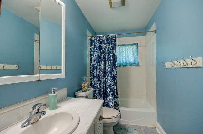 Building Photo - 501 Lincoln Ave