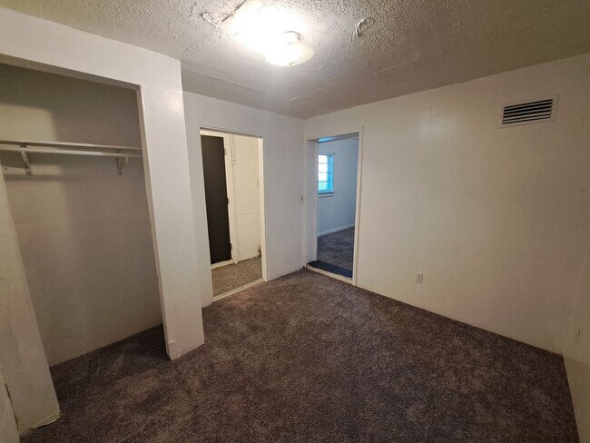 Building Photo - Recently Renovated 3BR/1BA Home!