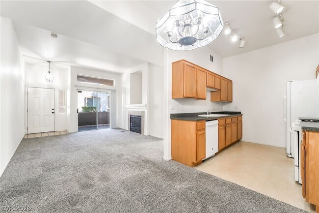 Building Photo - 2305 W Horizon Ridge Pkwy