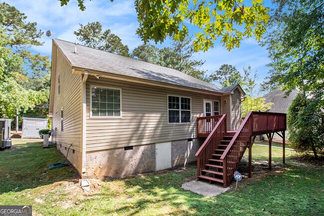 Building Photo - 4079 Essex Dr