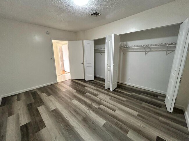 Building Photo - 4850 SW 63rd Terrace