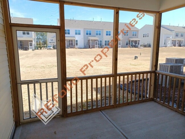 Building Photo - 1056 Historic Cir