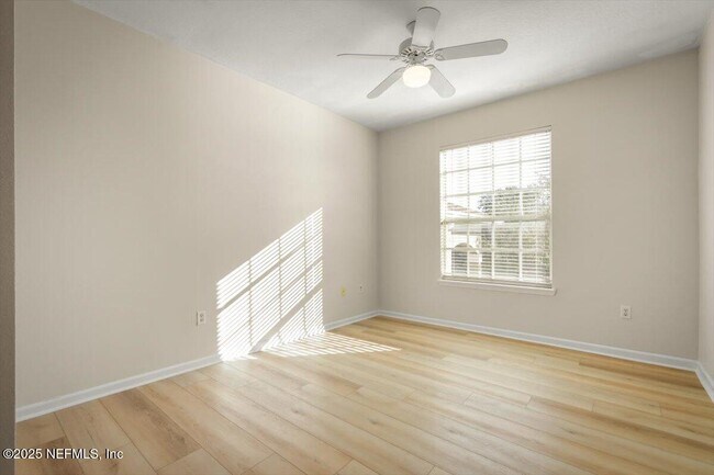 Building Photo - 10550 Baymeadows Rd