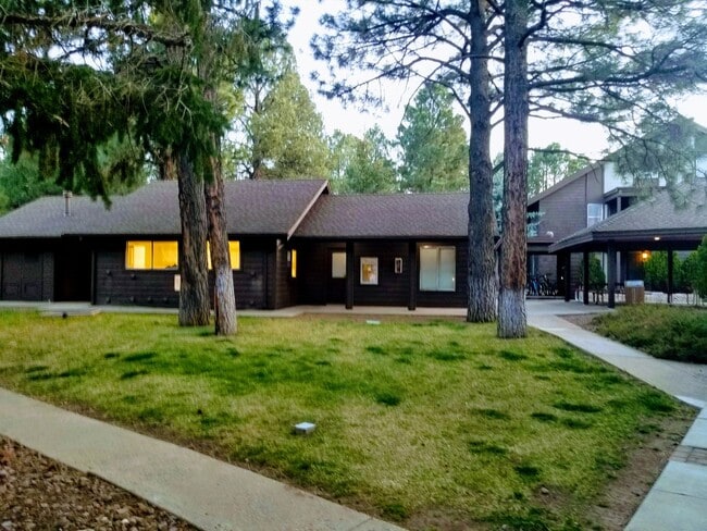 Building Photo - 1 Bed, 1 Bath. Condo! Next to the Heart of NAU Campus!  - Students & Cats OK!! NO Dogs! Avail. NOW!!