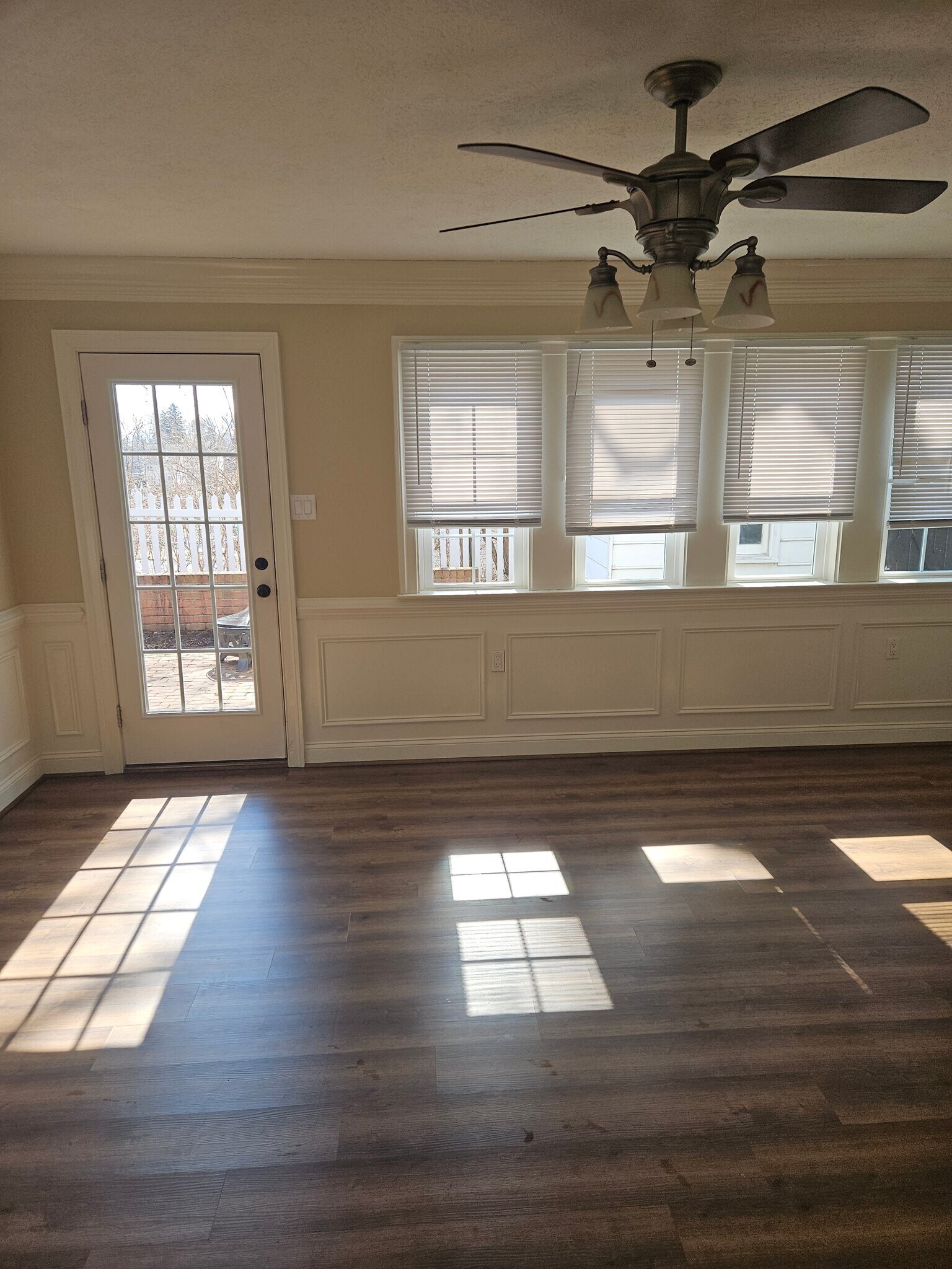 Building Photo - 813 Appleseed Ct