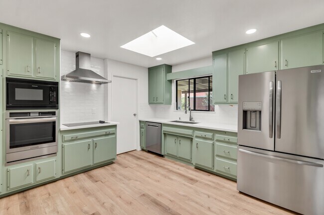 Building Photo - 4820 Cobb Dr