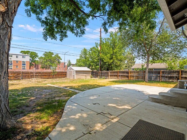 Building Photo - 4841 E Missouri Ave