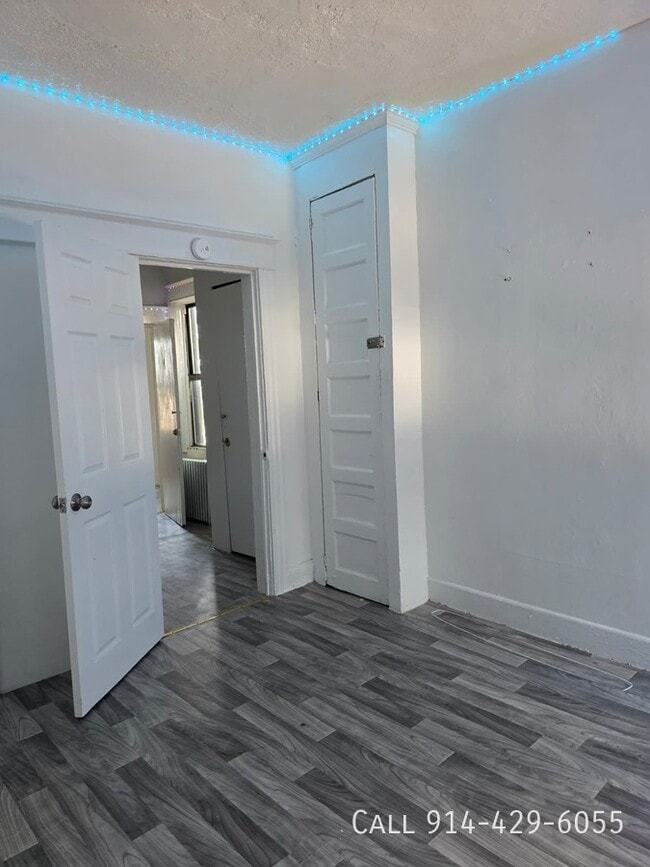 Primary Photo - 33 Van Cortlandt Park Ave