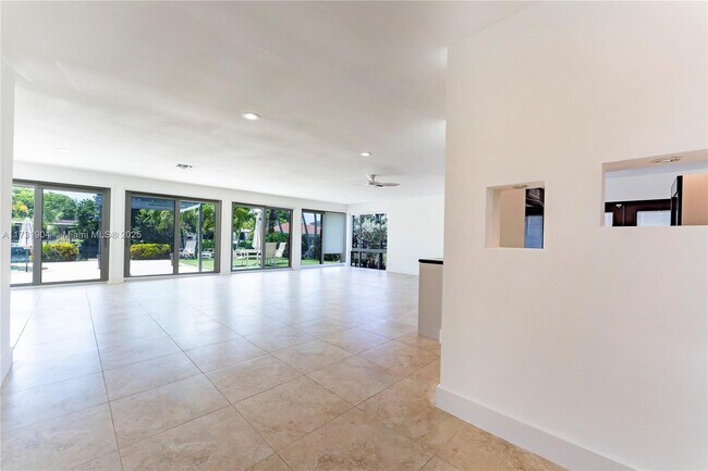Building Photo - 636 Hibiscus Dr
