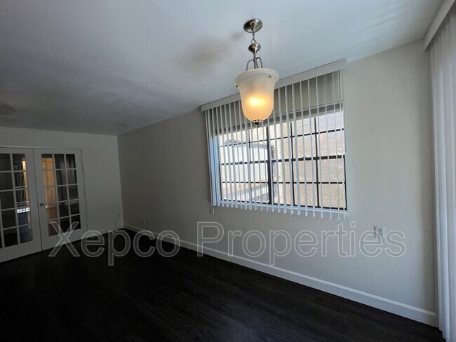 Building Photo - 5300 E Waverly Dr