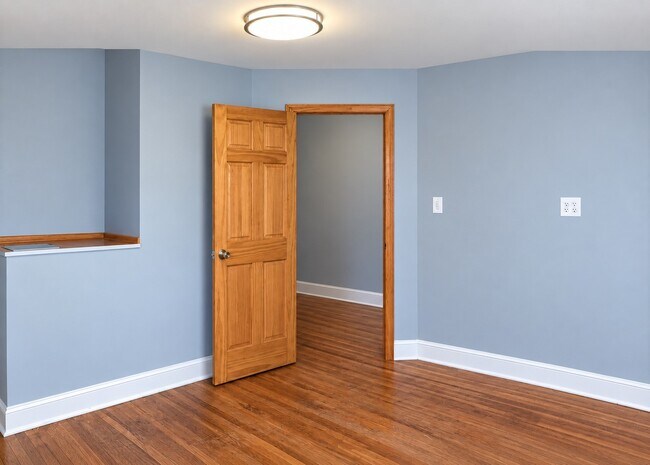 Building Photo - 337 Riverside Dr