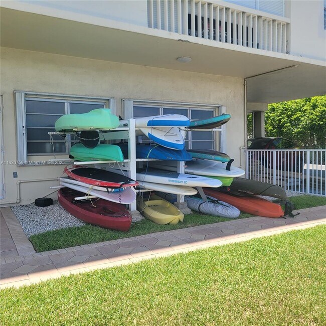 Building Photo - 9111 E Bay Harbor Dr