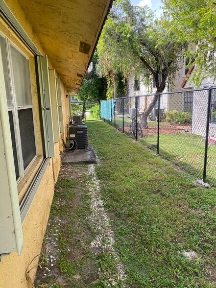 Building Photo - 3483 Coral Springs Dr