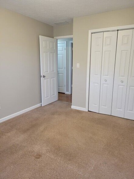 Building Photo - 1915 N Blackfoot Dr