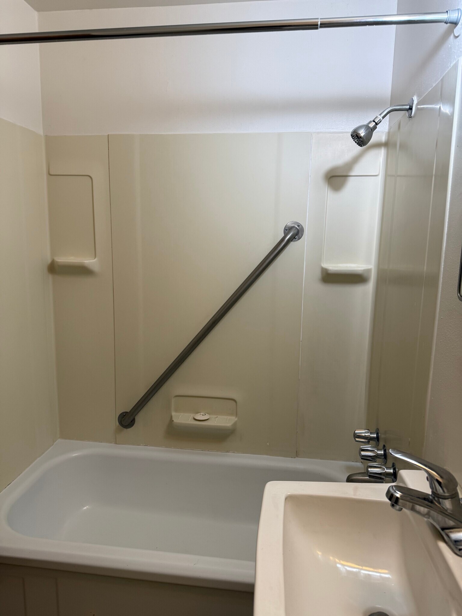 Building Photo - 1112 Mather Dr