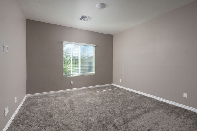 Building Photo - Modern Henderson Townhome with Loft & Resort-Style Amenities