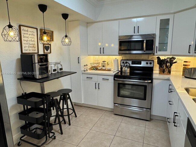 Building Photo - 3600 Mystic Pointe Dr