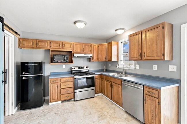 Building Photo - 15 Beech Ln