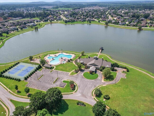 Building Photo - 8 Whispering Oak Dr SW