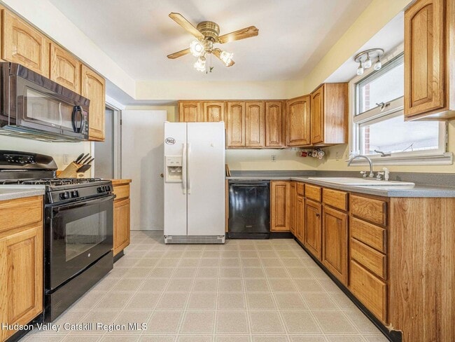 Building Photo - 11 Julia Ave