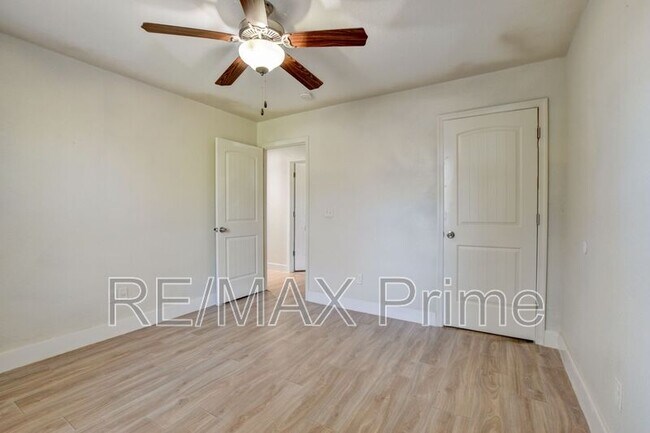 Building Photo - 8028 Glade Rd