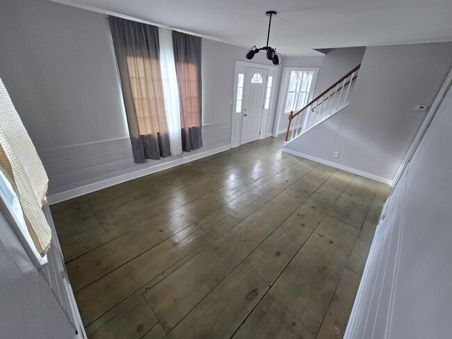 Building Photo - 205 Elmbrook Dr