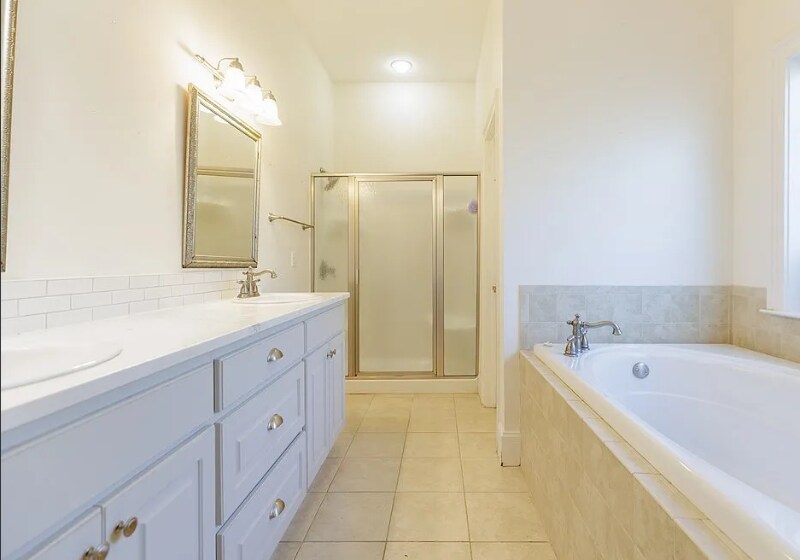 Building Photo - 4419 Triple Oak Dr