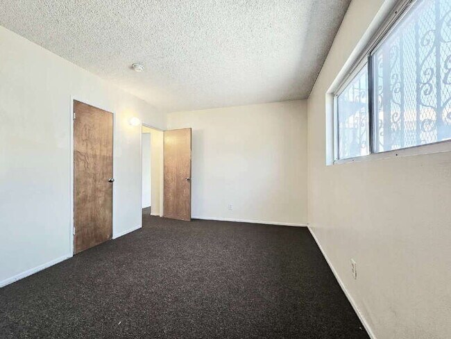 Building Photo - 231 E 89th St