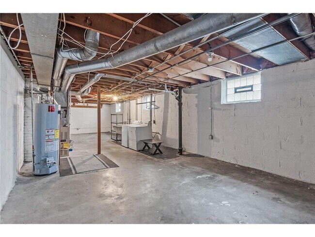 Building Photo - 4331 N Thomas Ave