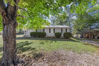 Building Photo - 115 E Sycamore Rd