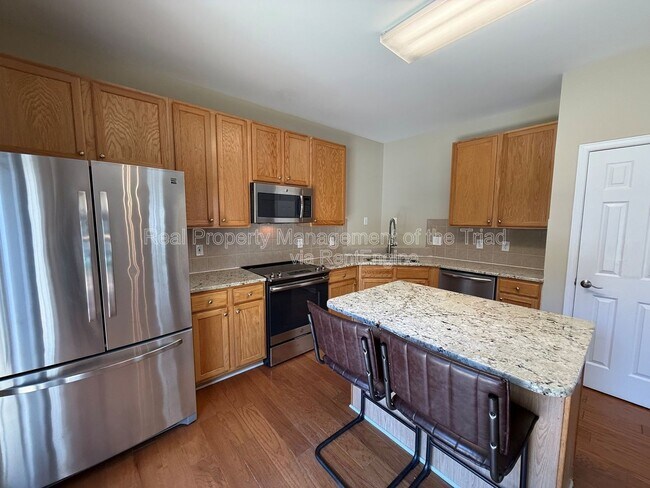 Building Photo - 3930 Fountain Village Cir