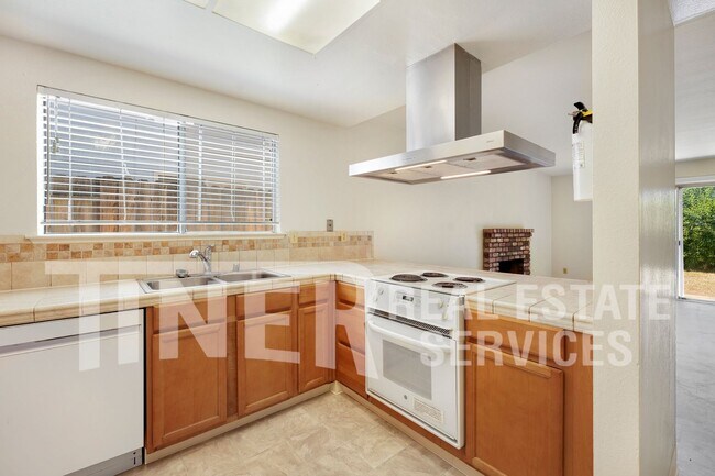 Building Photo - 3000 Nikol St