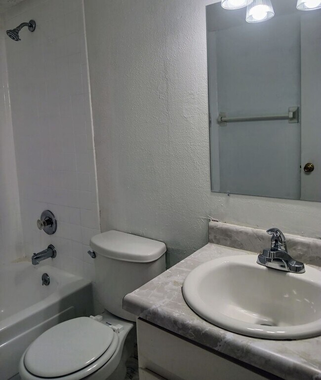 Building Photo - Grove Park Condo