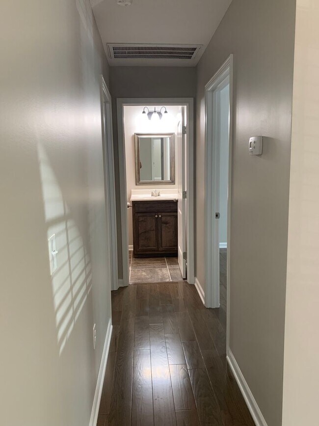 Building Photo - Charming 3 Bedroom Home in Private Setting in Tullahoma...