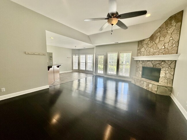 Building Photo - Spacious Home on a Large Lot in Grande Oaks!