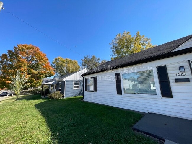 Building Photo - 1023 E Dixon St