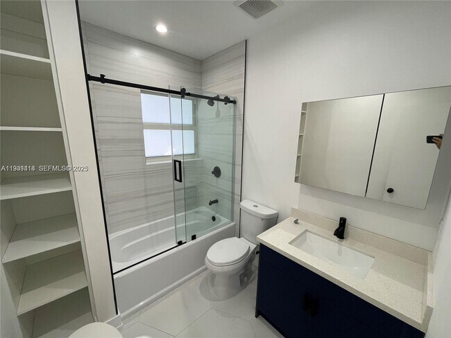 Building Photo - 1051 SW 8th Ave